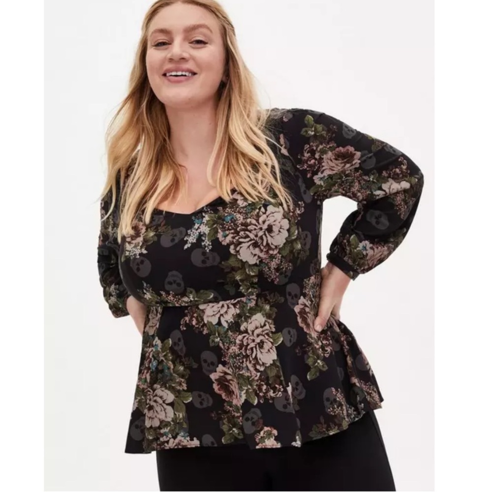Nwot Torrid Peplum Crepe Sweetheart Neck Top - hidden skull